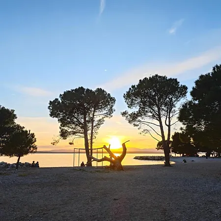 V & B By The Sea